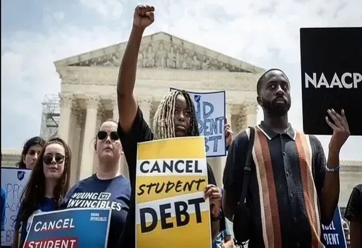 American-style Slash: The Fall of the Middle Class under medical care and student Loans